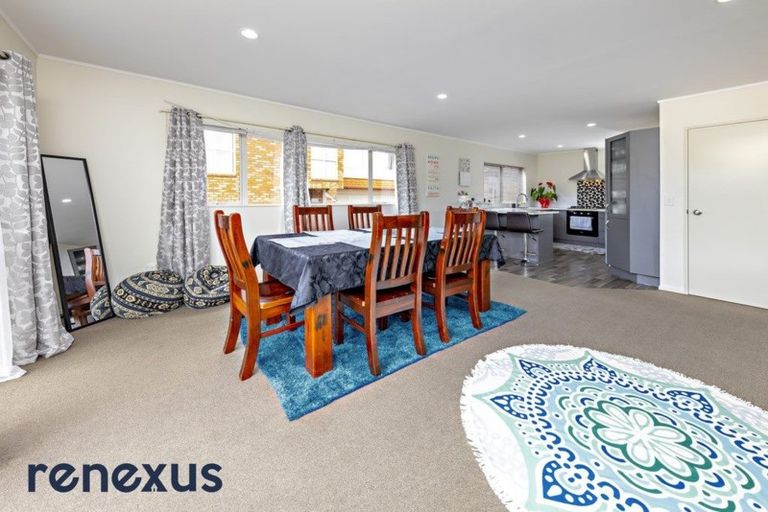 Photo of property in 8 Birchlea Rise, Goodwood Heights, Auckland, 2105