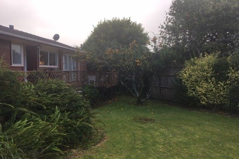 Photo of property in 33b Beach Road, Te Atatu Peninsula, Auckland, 0610
