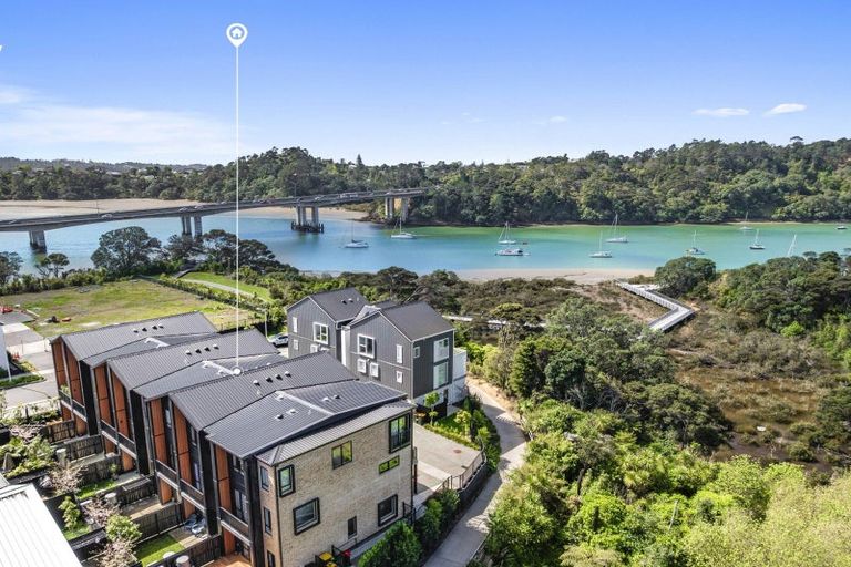 Photo of property in 5/35 Marine Parade, Hobsonville, Auckland, 0616