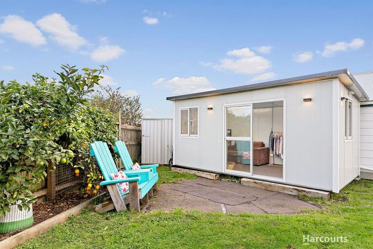 Photo of property in 1 Fernleigh Avenue, Waiuku, 2123