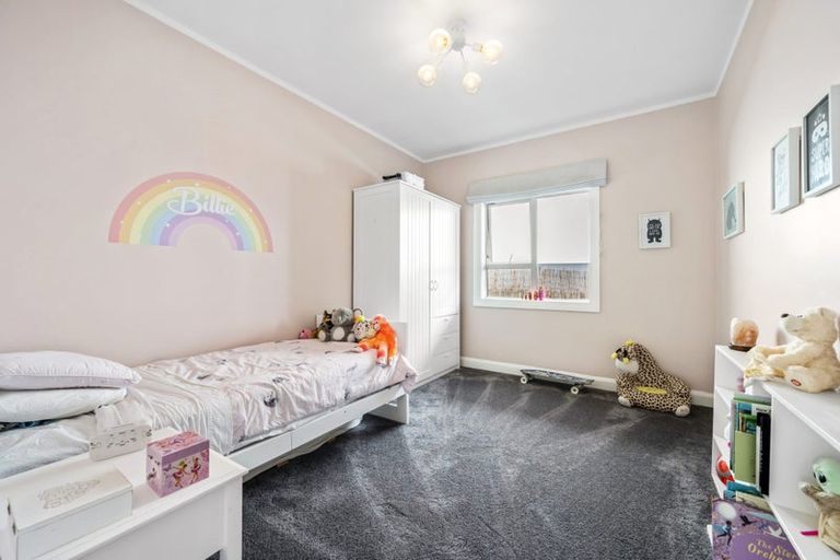 Photo of property in 100 Onepu Road, Lyall Bay, Wellington, 6022