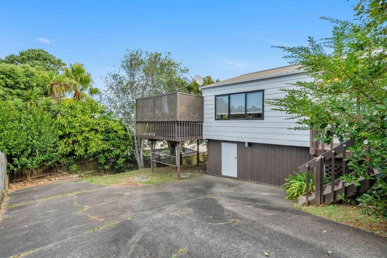 Photo of property in 2/30 Glen Vista Place, Bayview, Auckland, 0629