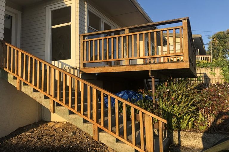 Photo of property in 1/33 Roberts Road, Glenfield, Auckland, 0629