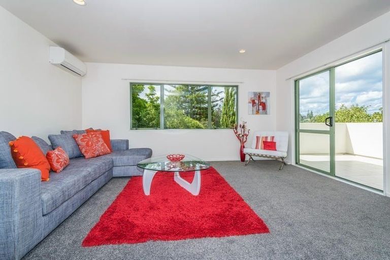 Photo of property in 1/61 Mountbatten Avenue, Hillcrest, Auckland, 0627
