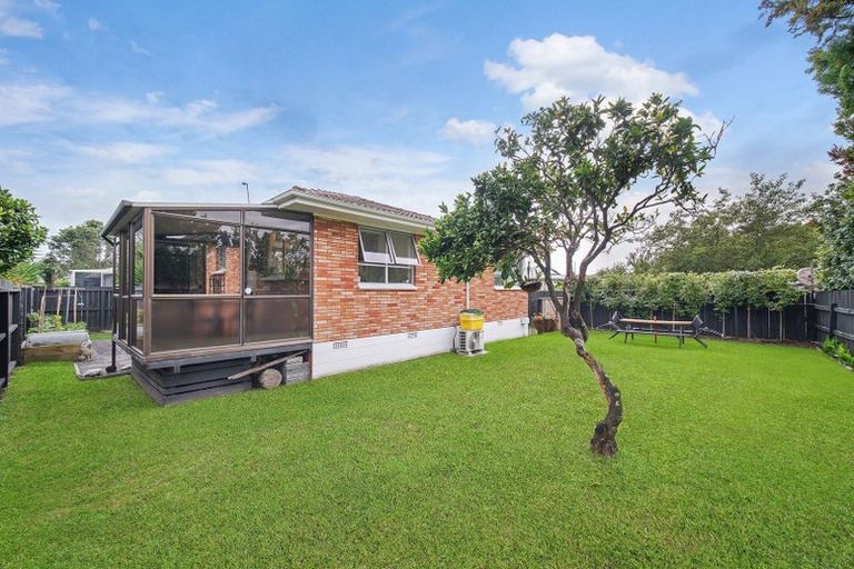 Photo of property in 2/15 Poinsettia Place, Henderson, Auckland, 0610