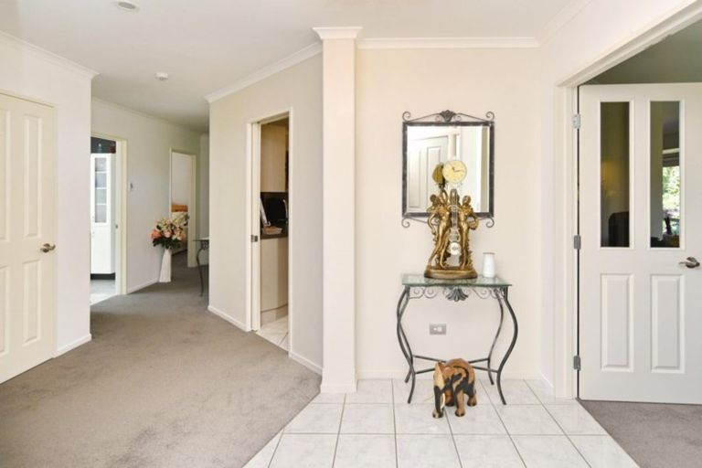 Photo of property in 90 Willowview Drive, Redwood, Christchurch, 8051