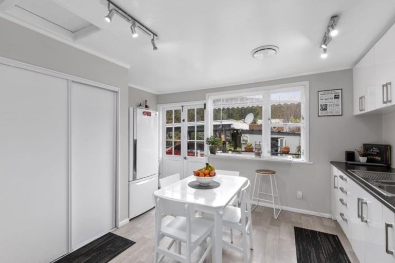 Photo of property in 393 Cambridge Terrace, Naenae, Lower Hutt, 5011