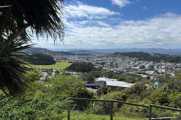 Photo of property in 10 Laurent Place, Kingston, Wellington, 6021