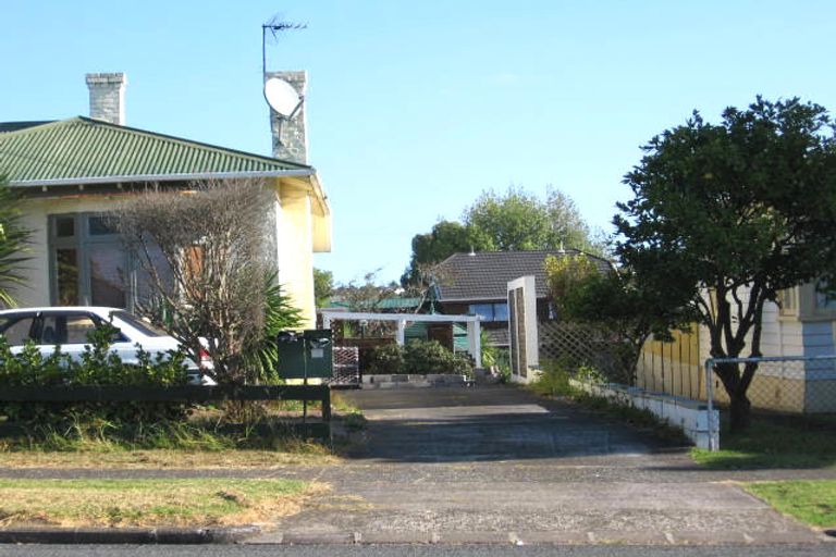 Photo of property in 2/23 Islington Avenue, New Lynn, Auckland, 0600