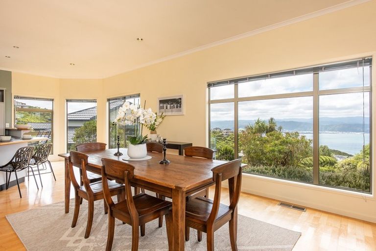 Photo of property in 42 Dress Circle, Newlands, Wellington, 6037