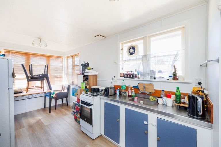 Photo of property in 27 Crewe Crescent, Hokowhitu, Palmerston North, 4410