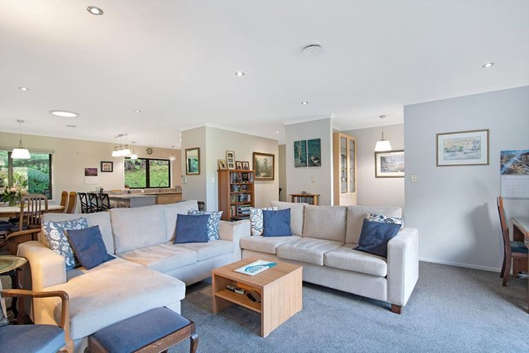 Photo of property in 125 Stoney Creek Drive, Waitakere, Henderson, 0782
