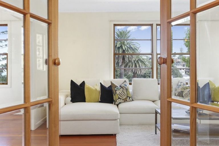 Photo of property in 2 Gulf Road, Murrays Bay, Auckland, 0630