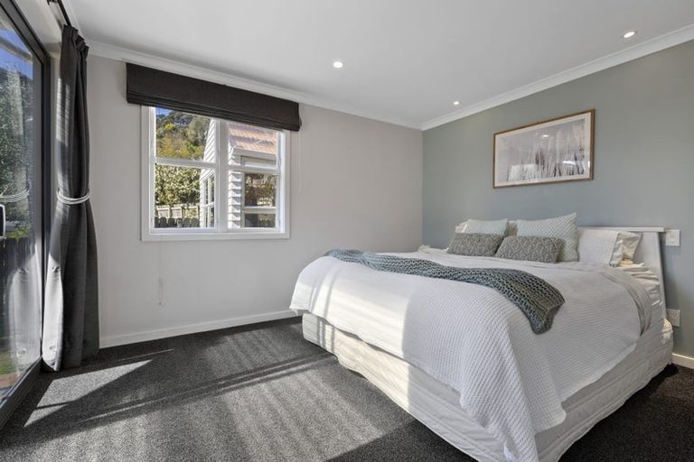 Photo of property in 15 Bracken Street, New Plymouth, 4310