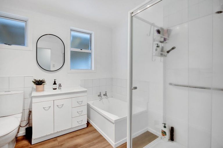 Photo of property in 16 Kauri Street, Merrilands, New Plymouth, 4312