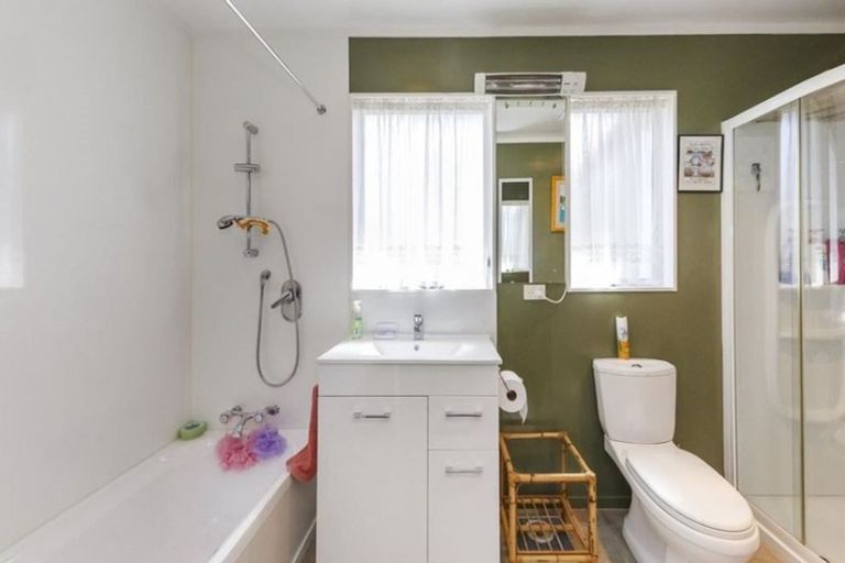 Photo of property in 12 Humphries Place, Awapuni, Palmerston North, 4412