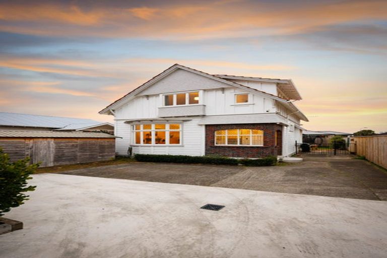 Photo of property in 103 Featherston Street, Takaro, Palmerston North, 4412