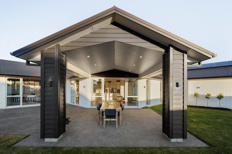 Photo of property in 129 Saint Kilda Road, Cambridge, 3434