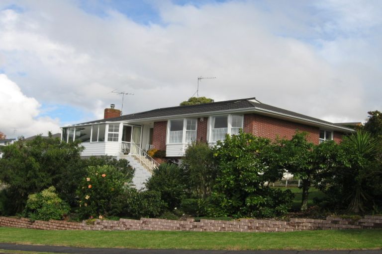Photo of property in 3 Callender Place, Shelly Park, Auckland, 2014