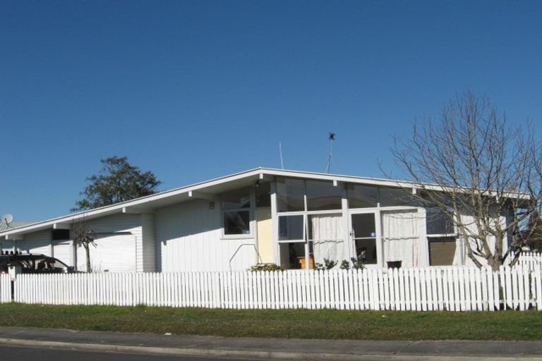 Photo of property in 10 President Avenue, Papakura, 2110