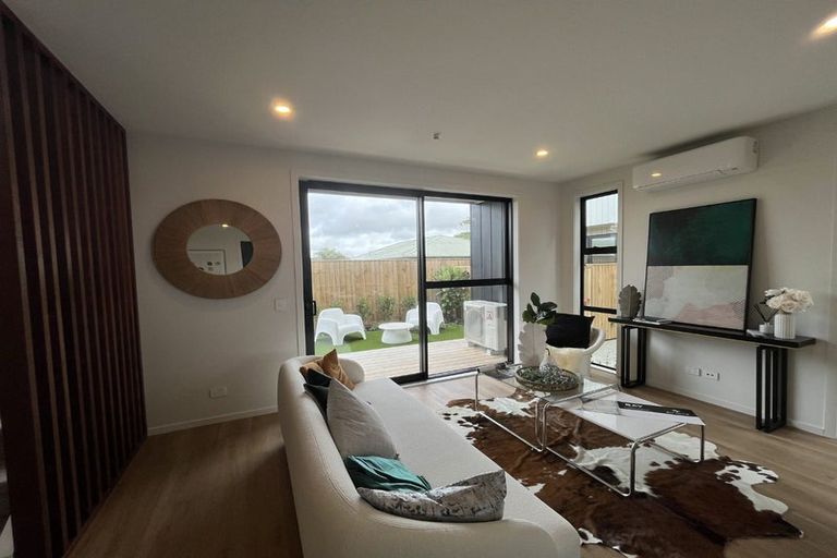 Photo of property in 27c Dawnhaven Drive, Te Atatu Peninsula, Auckland, 0610