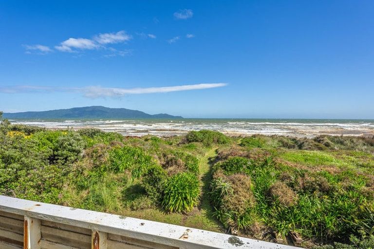 Photo of property in 23 Tutere Street, Waikanae Beach, Waikanae, 5036