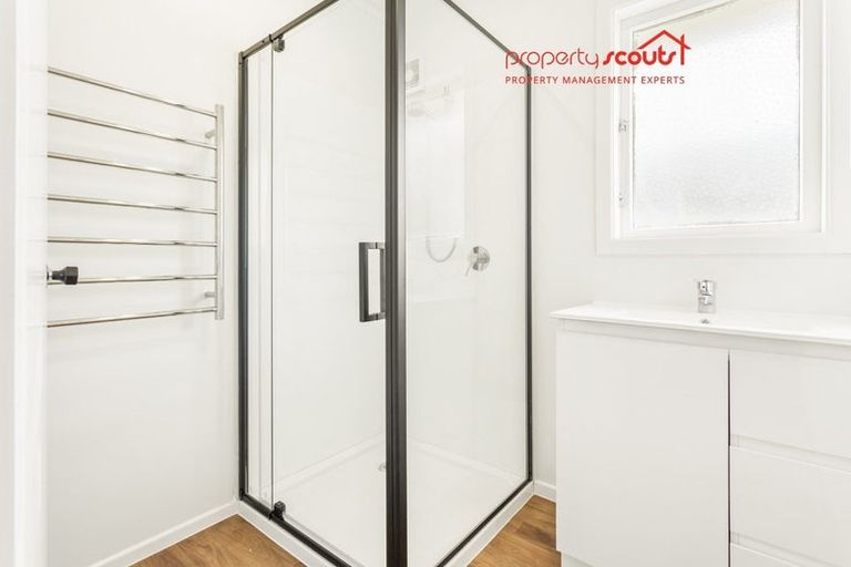 Photo of property in 16 Serjeant Street, Henderson, Auckland, 0612