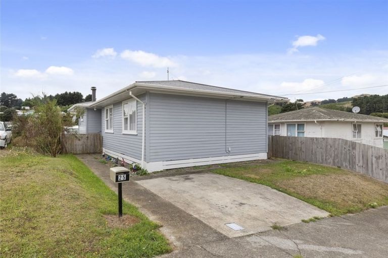 Photo of property in 25 Swansea Street, Cannons Creek, Porirua, 5024