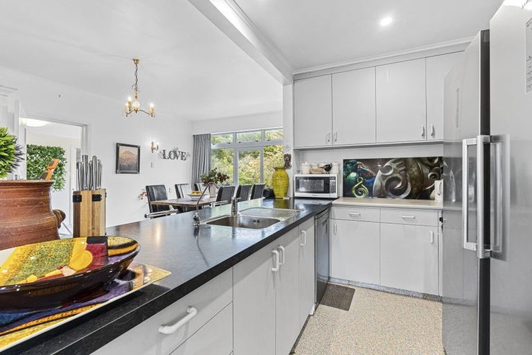 Photo of property in 28 Carrington Street, New Plymouth, 4310