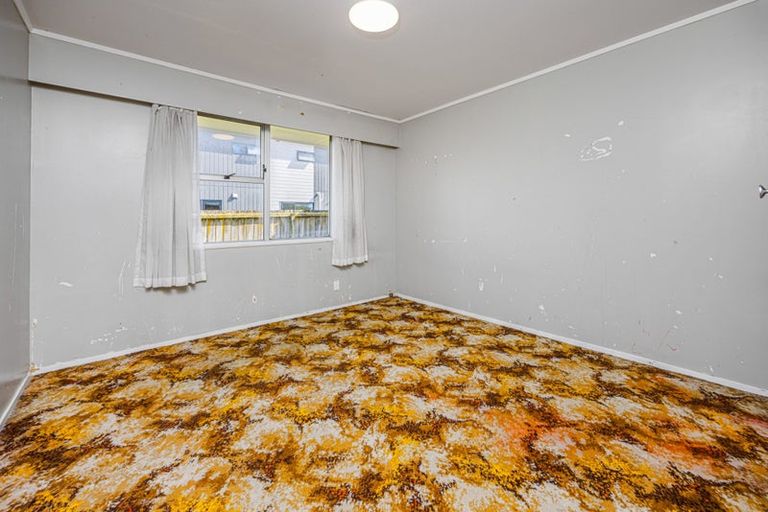 Photo of property in 11 Blanes Road, Weymouth, Auckland, 2103