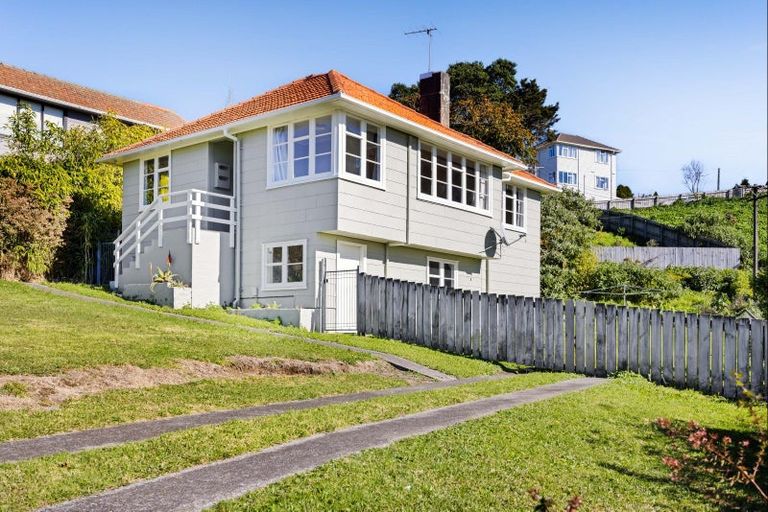 Photo of property in 82 Glenpark Avenue, Frankleigh Park, New Plymouth, 4310