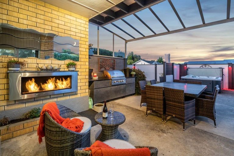 Photo of property in 82 Dalwharn Street, Wallacetown, 9816