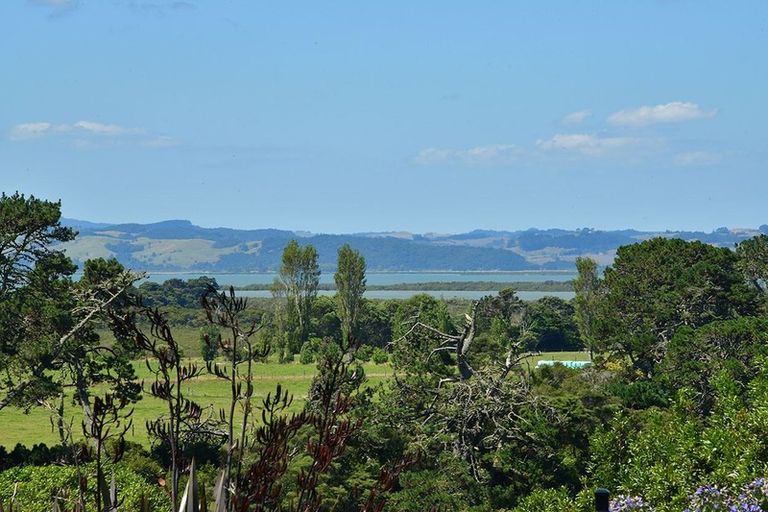 Photo of property in 940 South Head Road, South Head, Helensville, 0874