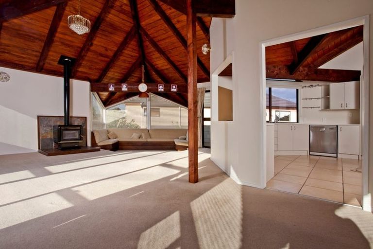 Photo of property in 2/15 Montgomery Avenue, Rothesay Bay, Auckland, 0630