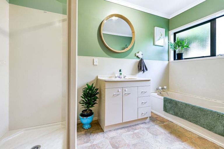 Photo of property in 24 Palm Grove Drive, Western Heights, Hamilton, 3200