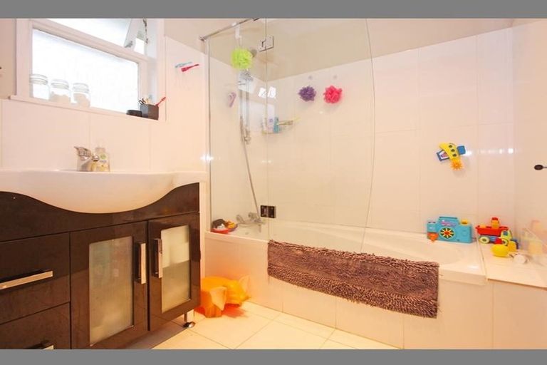 Photo of property in 67 Hobart Crescent, Wattle Downs, Auckland, 2103