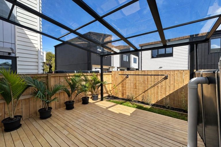 Photo of property in 2/20a Cleek Road, Mangere East, Auckland, 2024