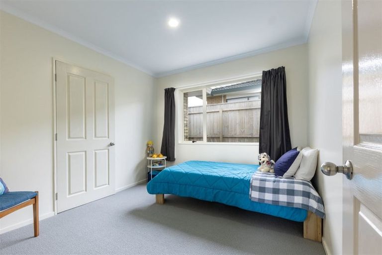 Photo of property in 49 Castlefinn Drive, Weymouth, Auckland, 2103