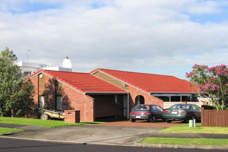 Photo of property in 10 Woodview Rise, Botany Downs, Auckland, 2010