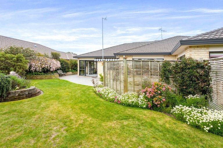 Photo of property in 166 Milne Drive, Paraparaumu, 5032