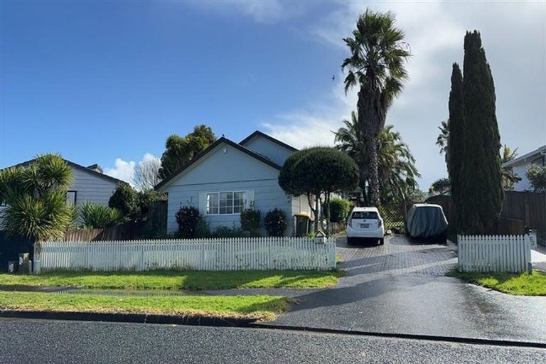 Photo of property in 32 Sandgate Avenue, Botany Downs, Auckland, 2010