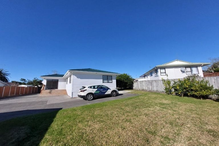 Photo of property in 30 Granville Drive, Massey, Auckland, 0614