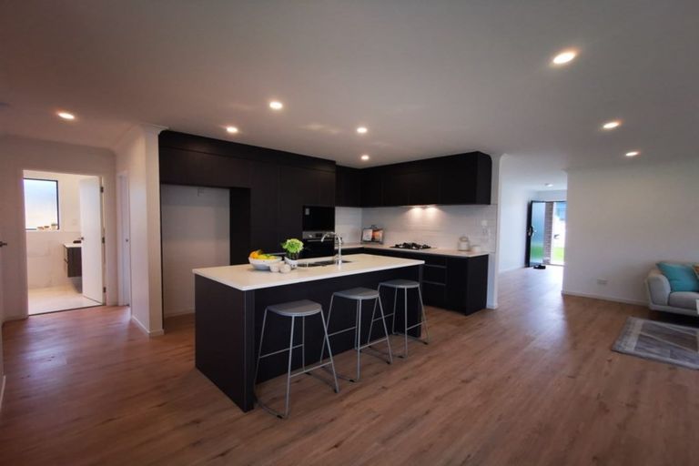 Photo of property in 12 Ropere Street, Kumeu, 0810