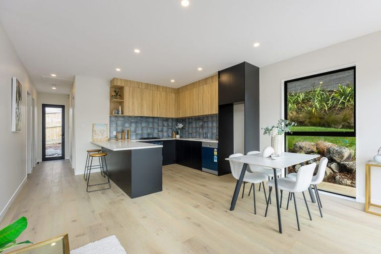 Photo of property in 128 Skulander Crescent, Orewa, 0931