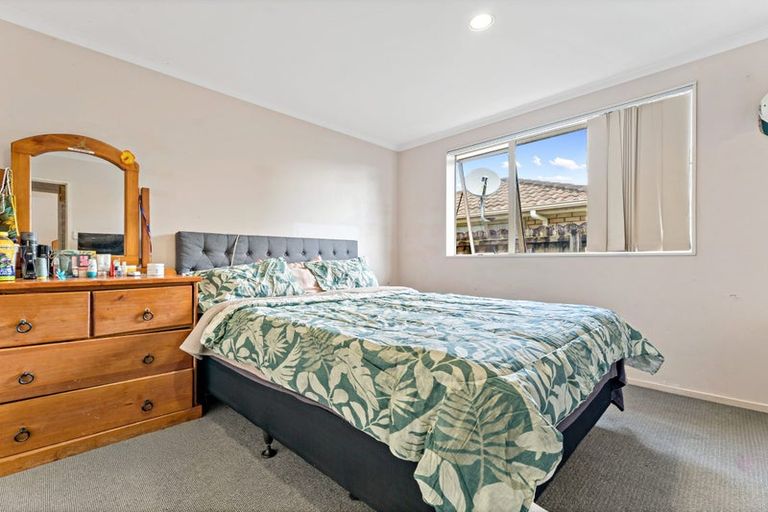 Photo of property in 13 Piriti Place, Weymouth, Auckland, 2103