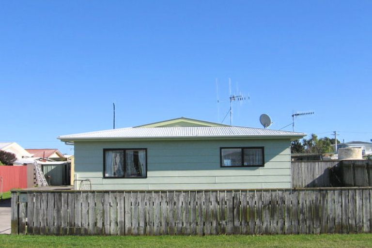Photo of property in 6 Taylor Street, Foxton Beach, Foxton, 4815