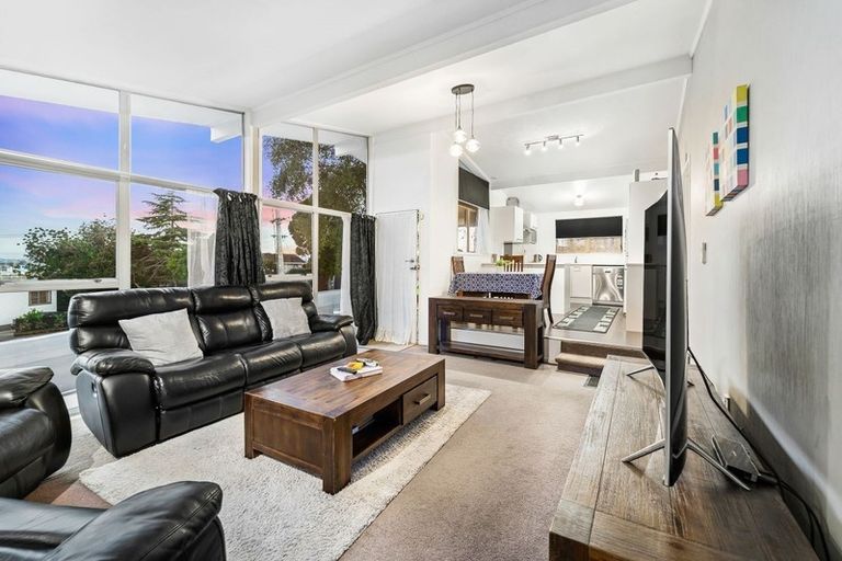 Photo of property in 35 Waimumu Road, Massey, Auckland, 0614