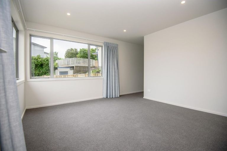 Photo of property in 50a Kahu Road, Paremata, Porirua, 5024