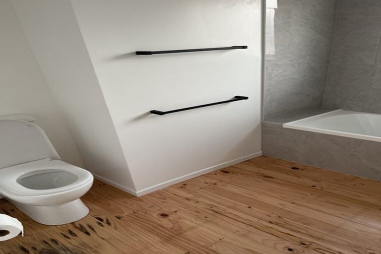 Photo of property in 35 Sandspit Road, Waiuku, 2123