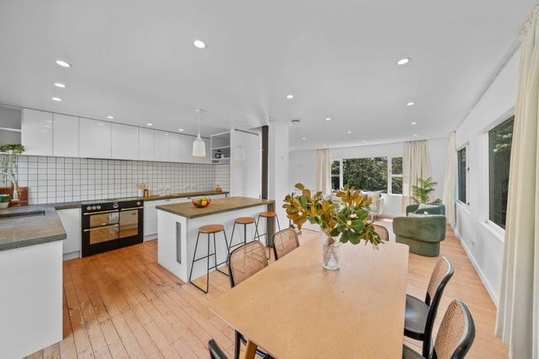 Photo of property in 1 Wakely Road, Newlands, Wellington, 6037